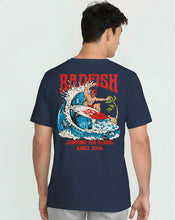 Cargar imagen en el visor de la galería, SURFING THE GLOBE TEE